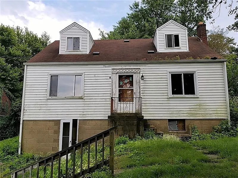 2546 Hill St photo 1