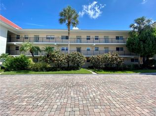 45 High Point Cir S APT 107, Naples, FL 34103