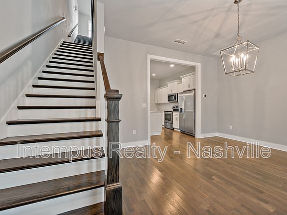 2nd image of 416 Douglas Ave