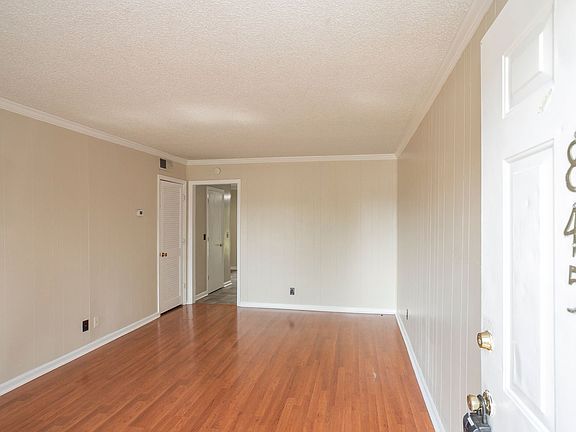 2nd image of 845-847 W Eastland Ave #845
