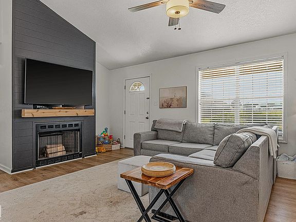 4th image of 216 James Paul Ln