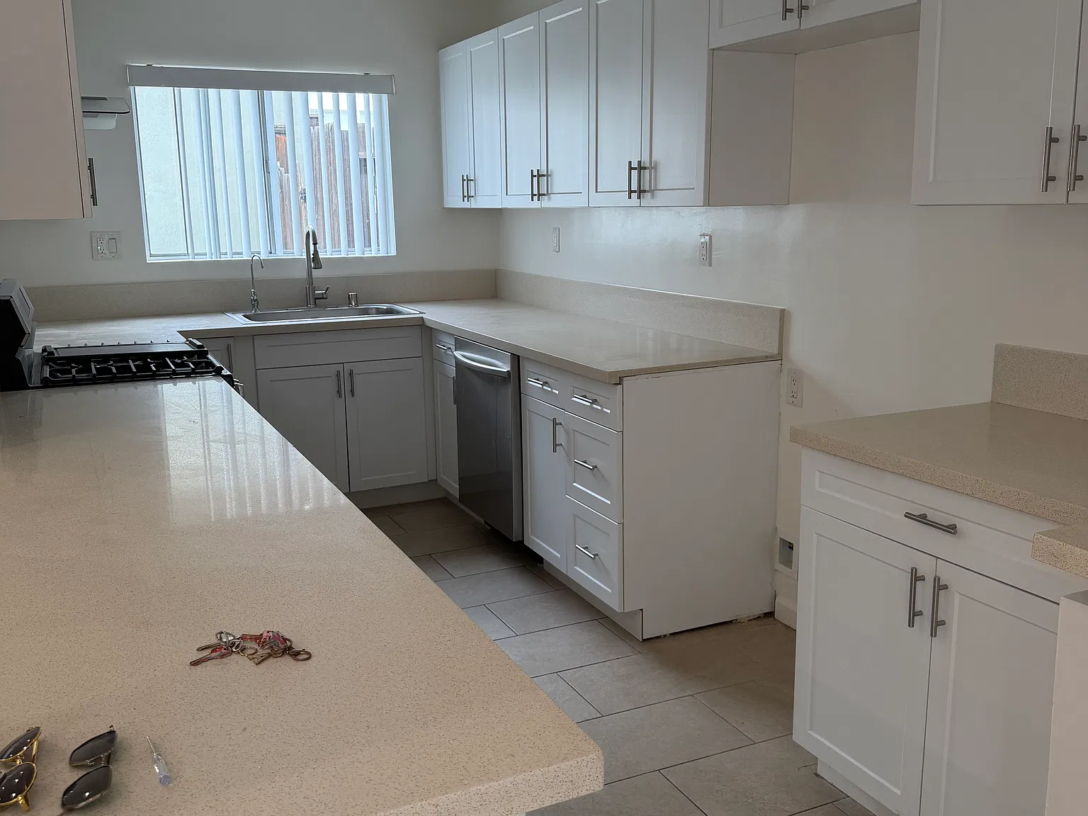 2 bed, 1000 sqft, $3,000 — Photo 3