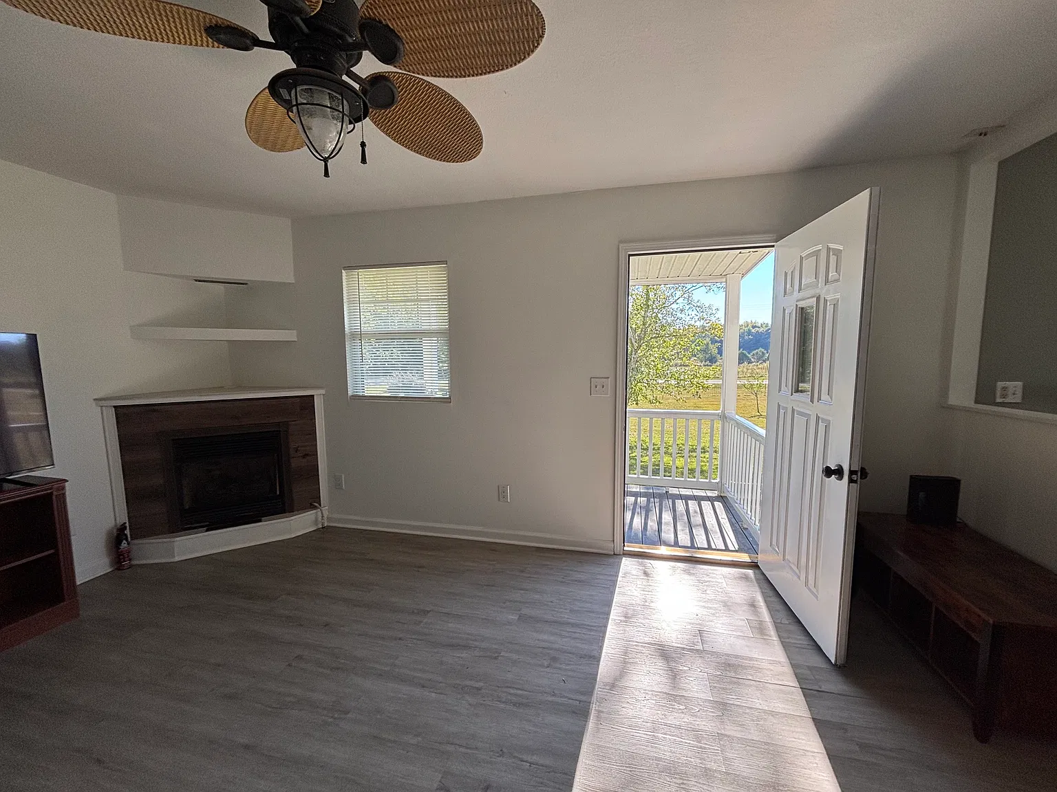 2 bed, 1.5 bath, 904 sqft, $1,400 — Photo 4
