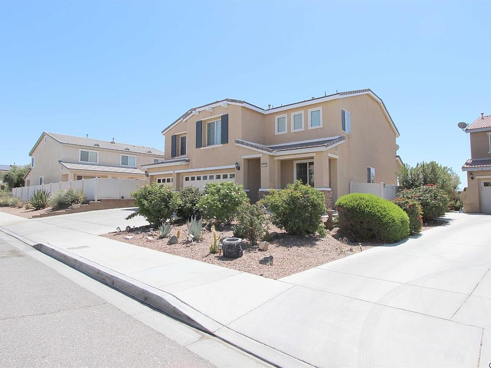 1st image of 15693 Desert Willow St