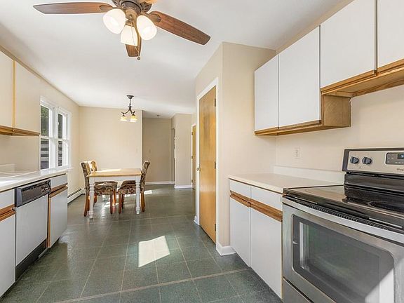 3rd image of 23 Rocco Dr
