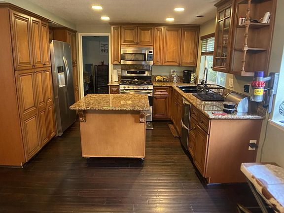 5th image of 16074 Augusta Dr