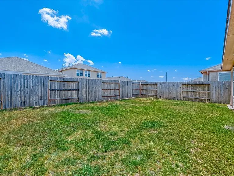 2206 Mirror Ridge Ct — Photo 32