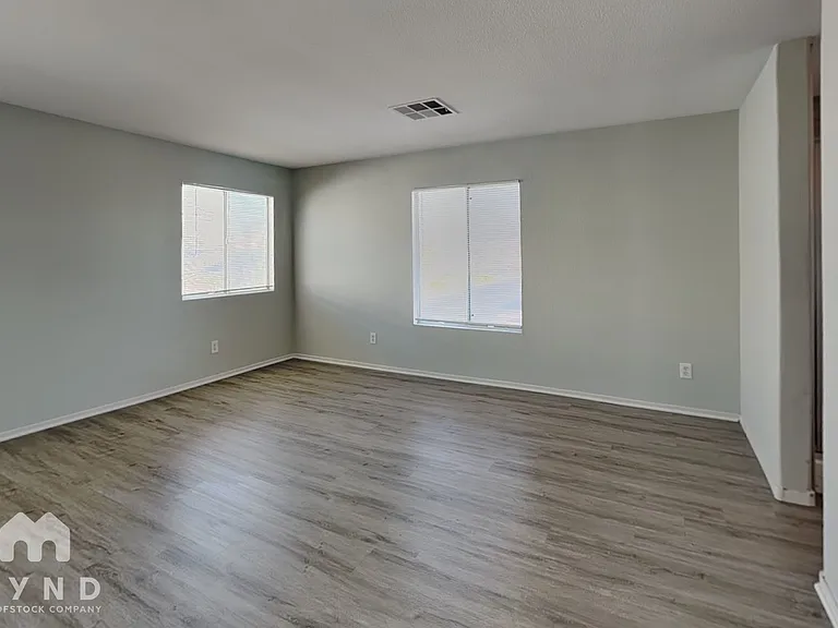 6271 Stone Hollow Ave — Photo 6