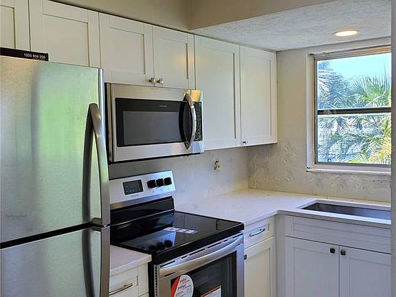 5th image of 3075 Los Altos Dr APT E