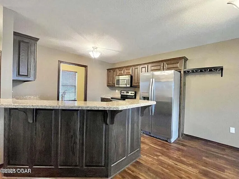 2830 S Pearl Ave — Photo 4