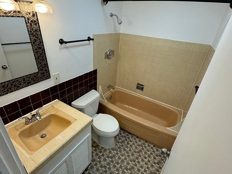 Townvue Heights Apartments — Photo 19