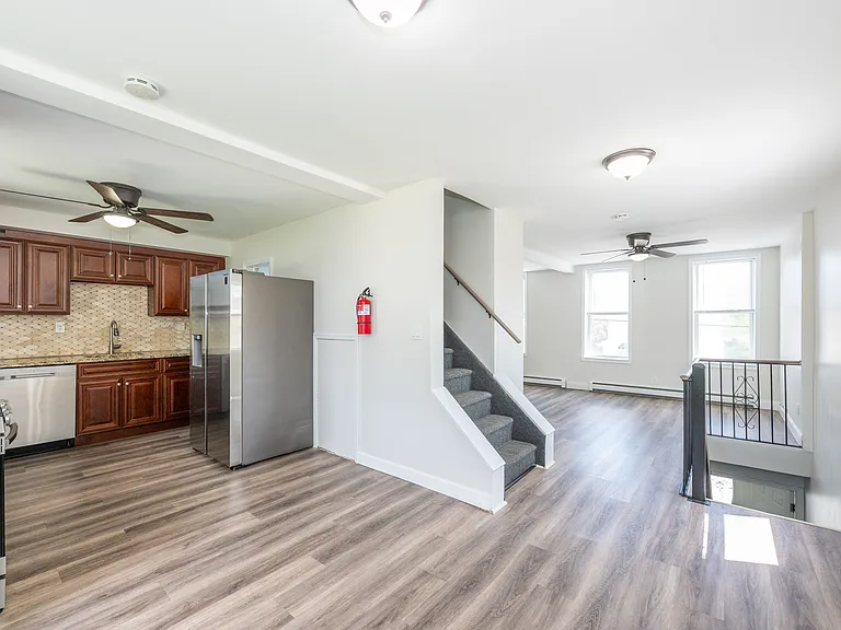 116 Lexington Ave — Photo 2