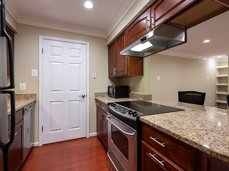 1537 Lincoln Way #203 — Photo 3