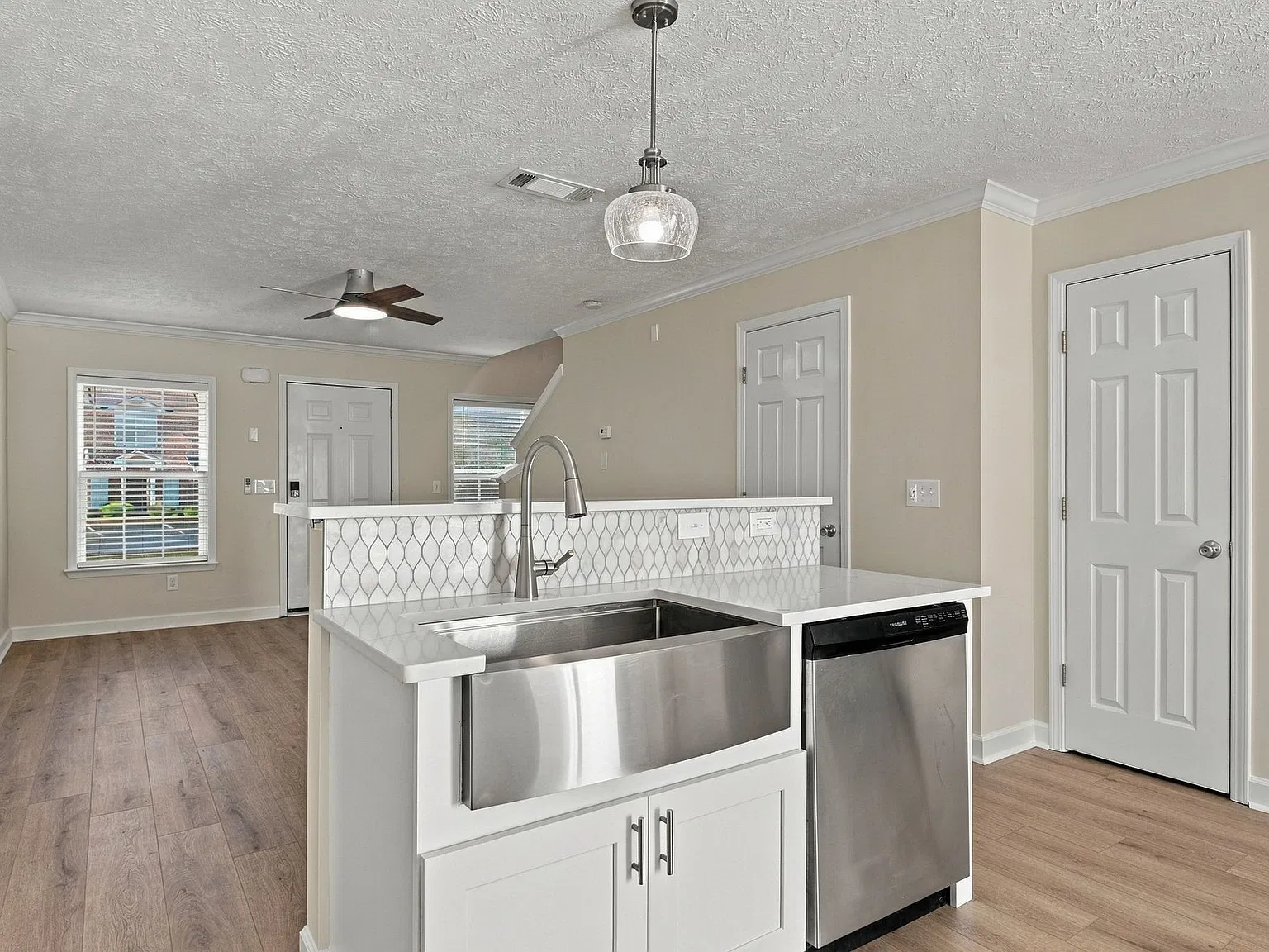 2 bed, 2.5 bath, 1152 sqft, $1,695 — Photo 4