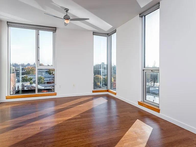 Central Eastside Lofts | Eastmoreland Living Room