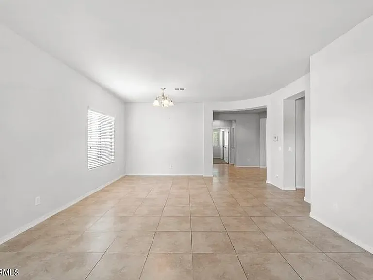 6328 W Victory Way — Photo 1