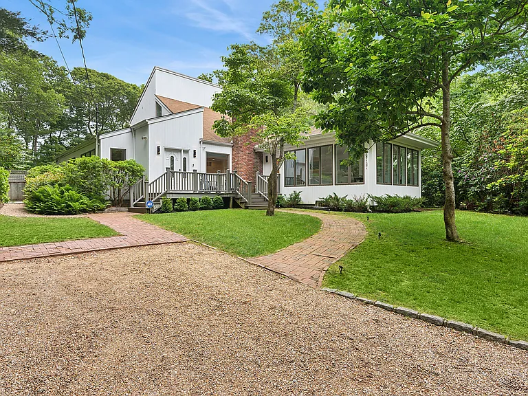 120 Springy Banks Rd — Photo 1