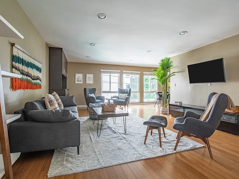 4407 Francis Ave — Photo 3