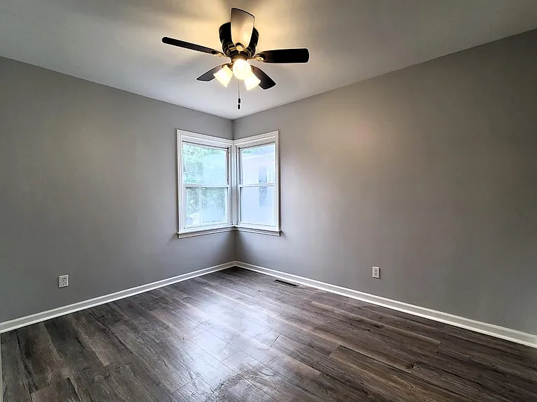 2716 White Oak Ave — Photo 8