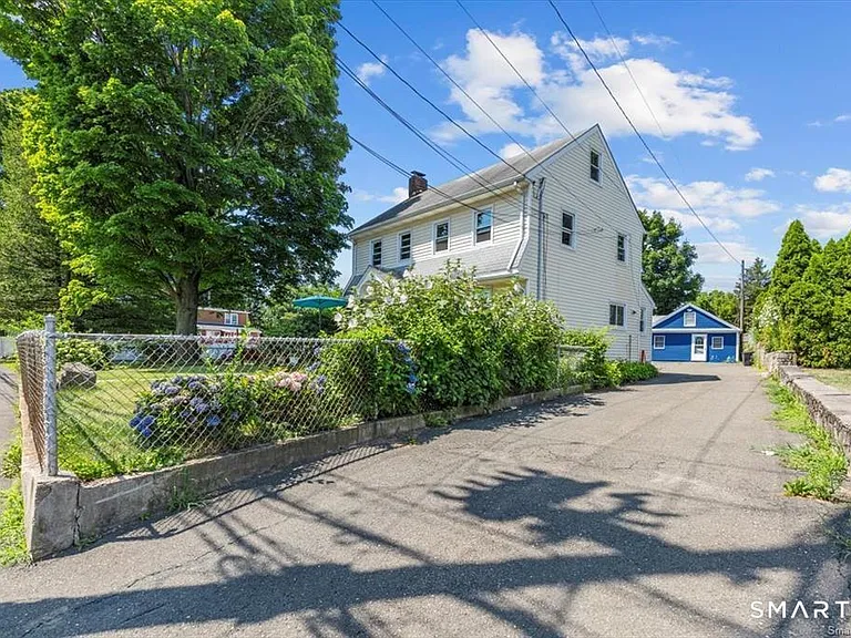 291 Strawberry Hill Ave — Photo 17