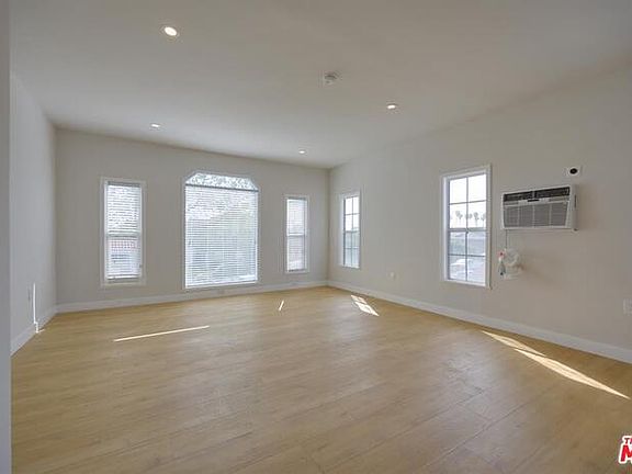 3rd image of 30 E Julian St