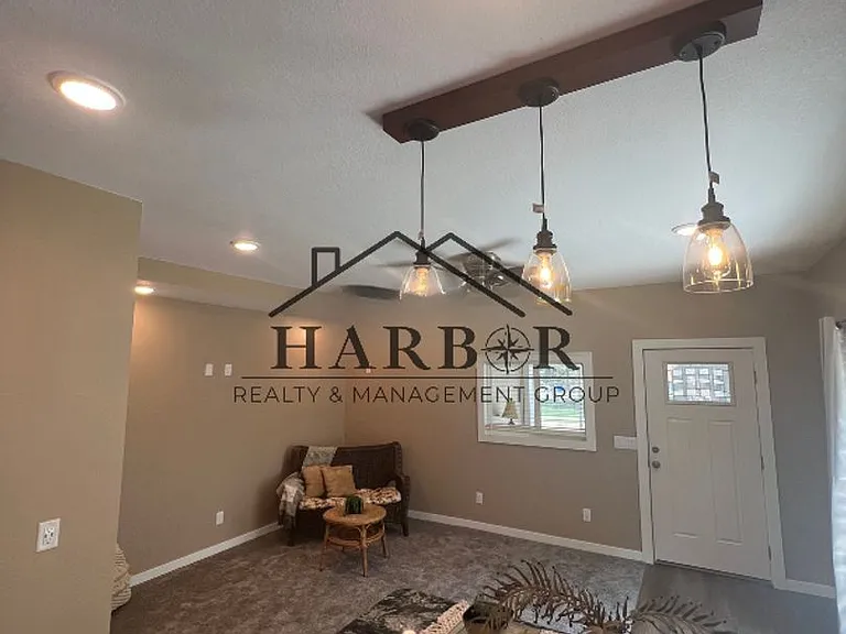 807 1st Dr NW #A — Photo 2