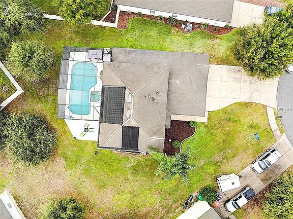 2nd image of 900 Deer Glen Ct