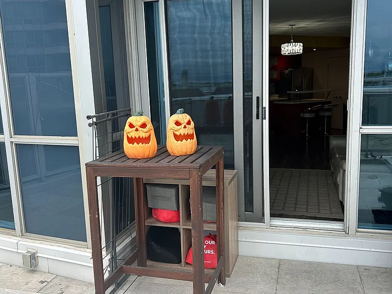 218 Queens Quay W #409 — Photo 16