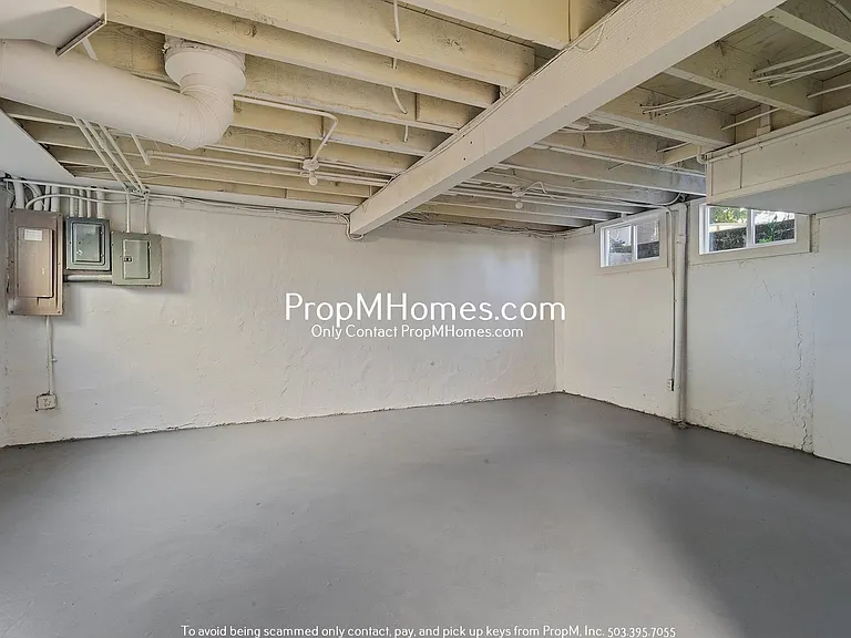 19825 SE Stark St — Photo 29