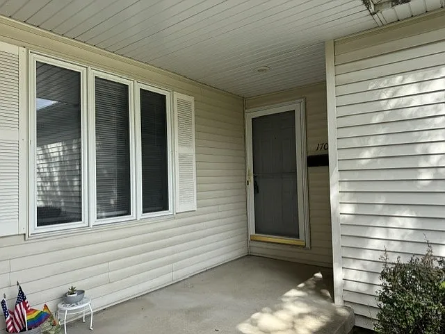 2 bed, 1035 sqft, $1,100 — Photo 2
