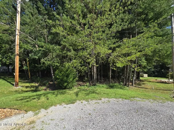 16 Holly Ct, Crossville, TN 38558
