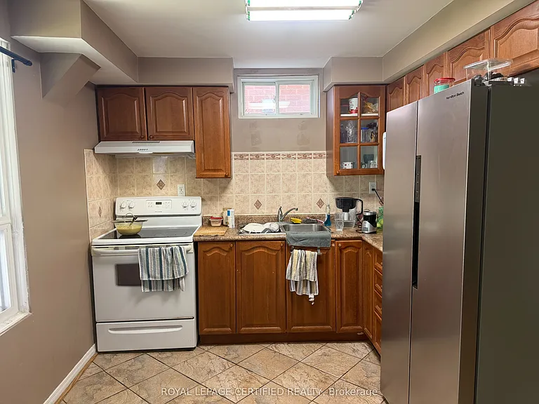 7266 Sandhurst Dr N — Photo 8