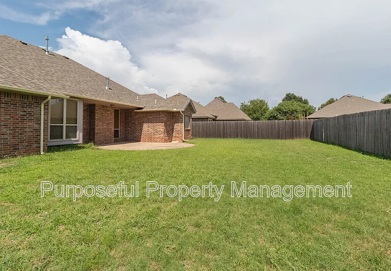 9008 NW 79th St — Photo 35
