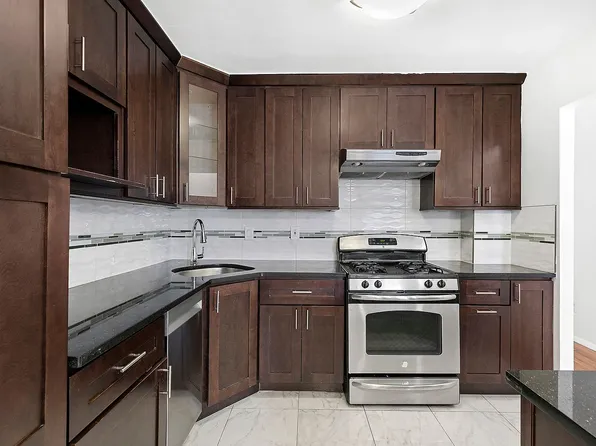 3131 42nd St #3, Astoria, NY 11103