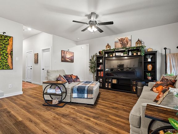 5th image of 1406 Quail Creek Dr