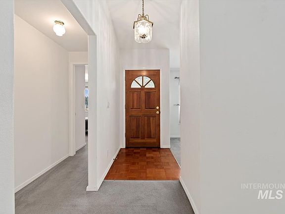 5th image of 1994 W Sandalwood Dr