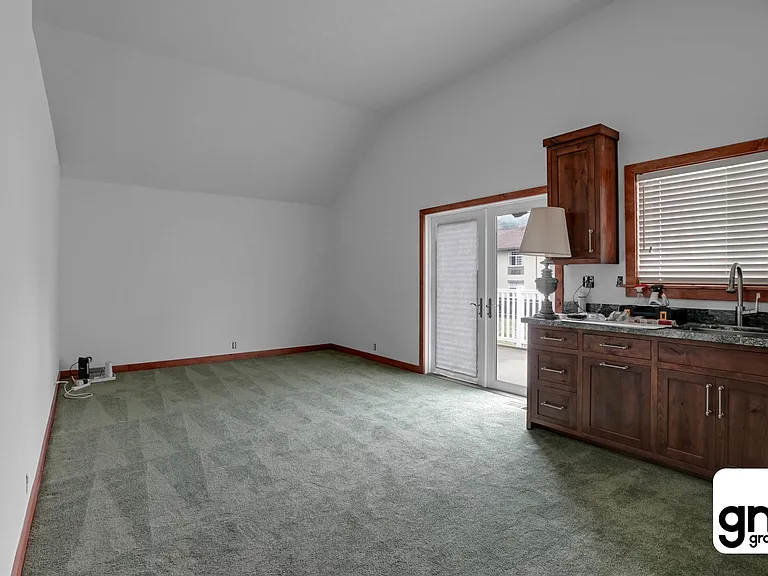 85 Valencia St — Photo 11