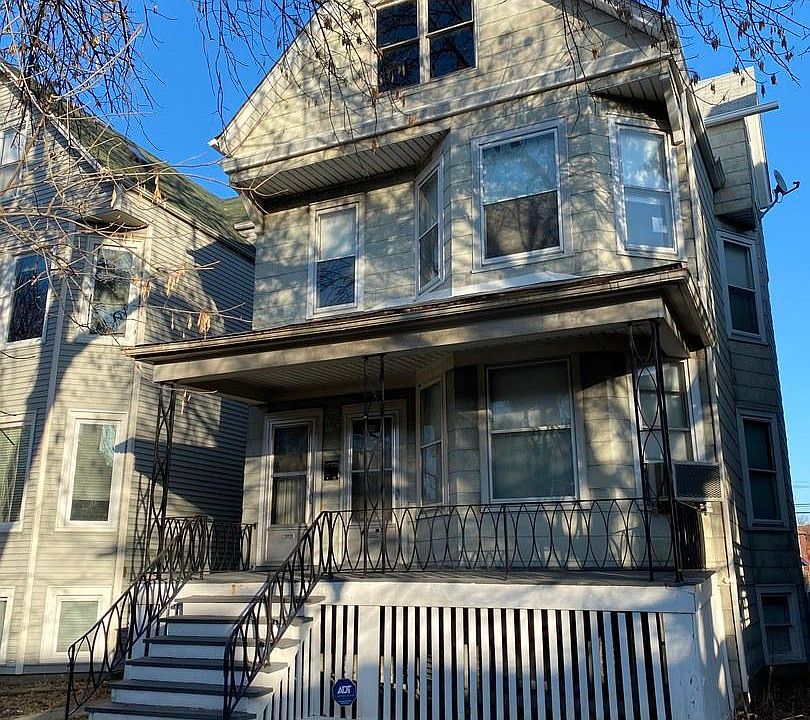 1st image of 3629 N Albany Ave #2