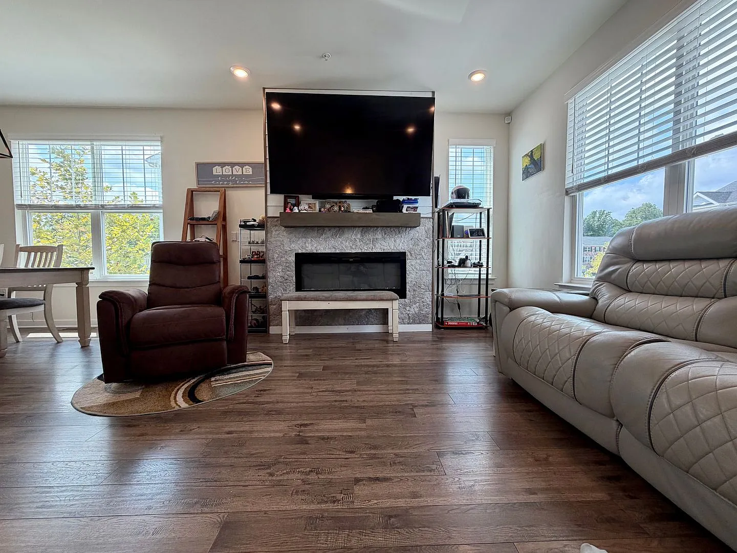 Stunning 3-Bed/2.5 Bath in Downingtown! Available Mid-January! — Photo 3