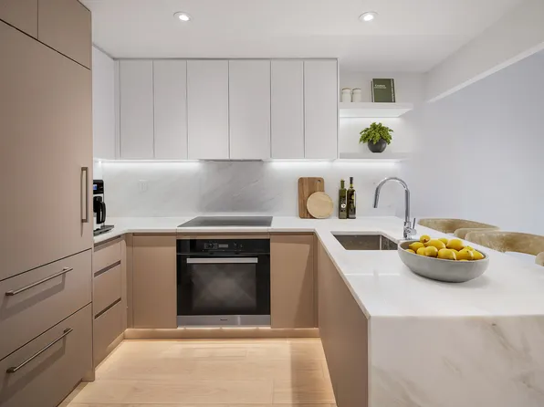 355 West 39th Street 5B image 3 of 8