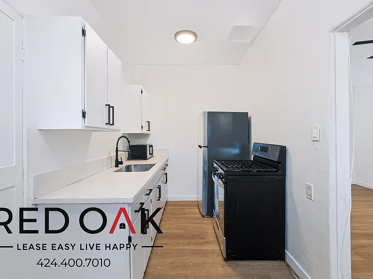 660 S Cochran Ave #103 — Photo 5