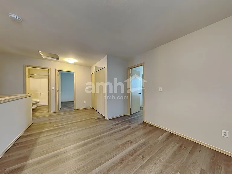 9523 187th St E — Photo 10