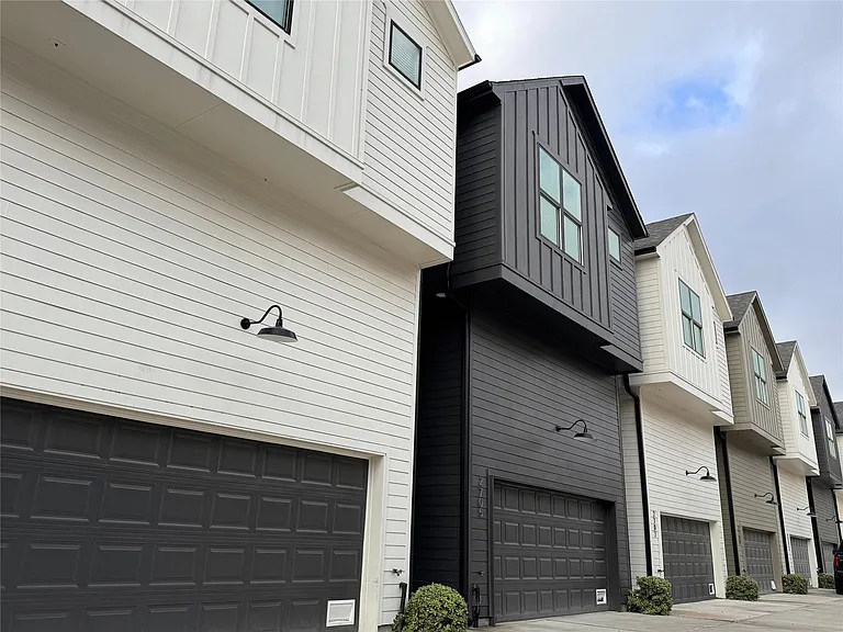 2705 Oakwood Crest Ln — Photo 39