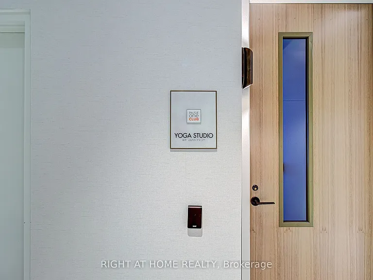 10 Oak St #907 — Photo 23