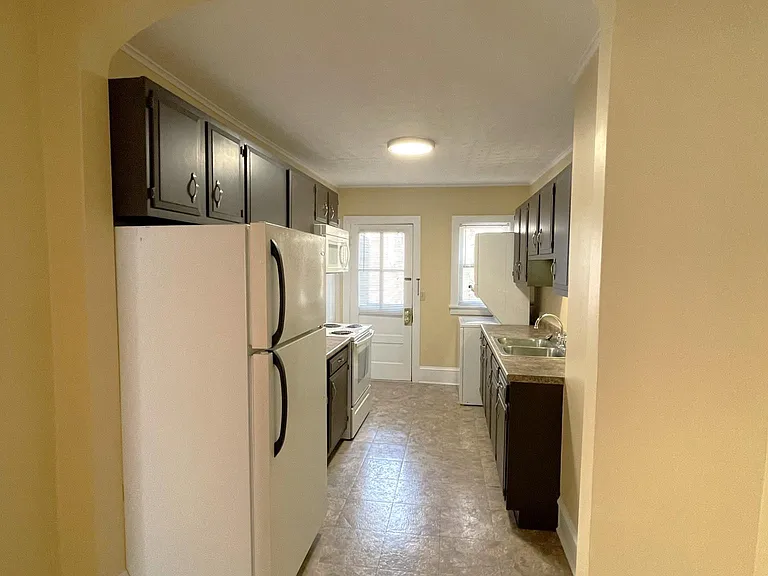 110-112 Elm St #112B — Photo 19
