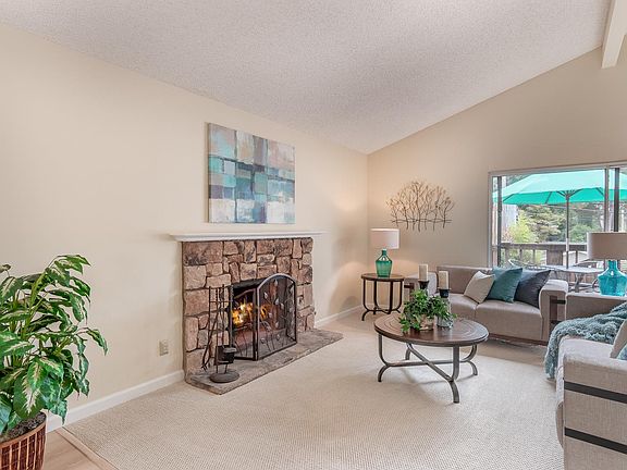 5th image of 426 Monterey Dr