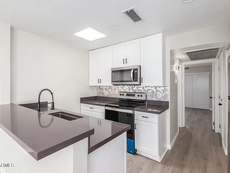 8888 N 47th Ave #212 — Photo 2