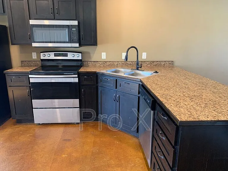 612 Easton Dr #B — Photo 5