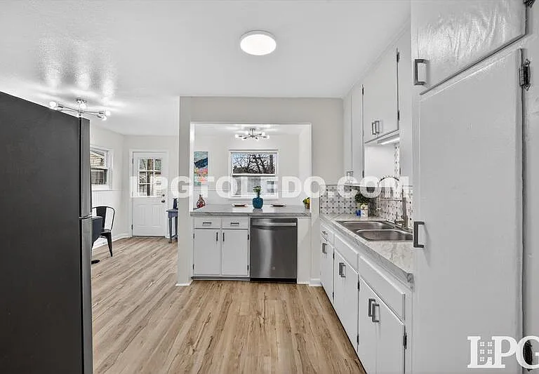 927 W Northgate Pkwy — Photo 12