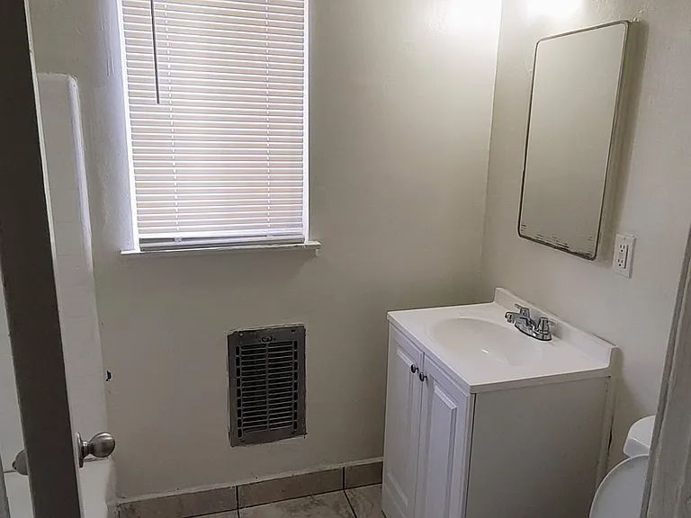 3839 Stevely Ave #4 — Photo 8
